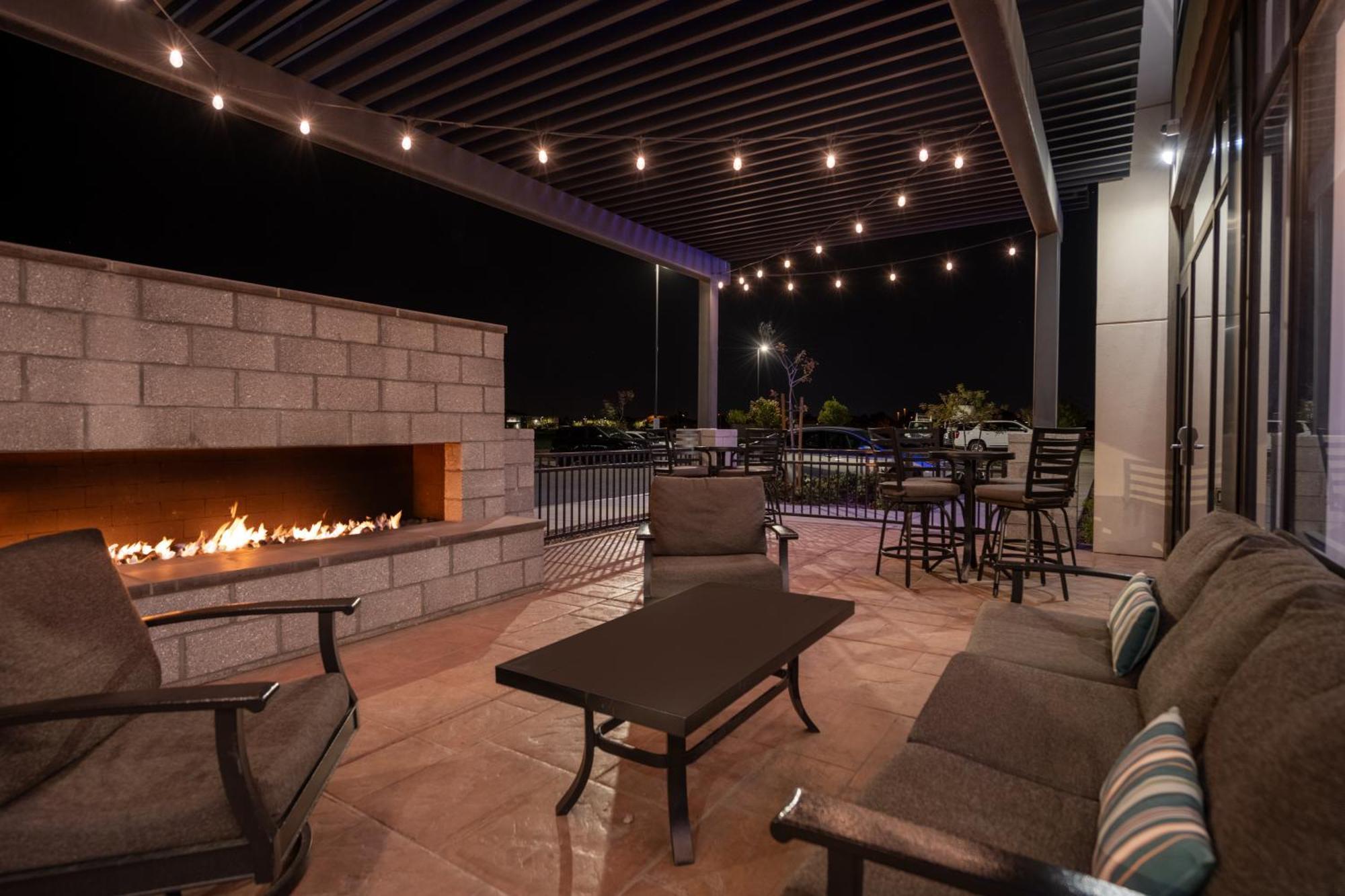 Holiday Inn Express & Suites - Gilbert - Mesa Gateway Airport المظهر الخارجي الصورة